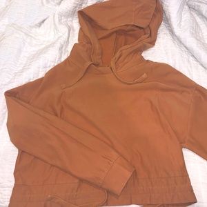 buffalo~cropped synched hoodie